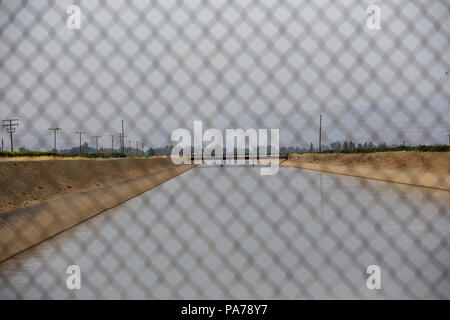 Visalia, Kalifornien, USA. 18 Juli, 2018. Die Fraint-Kern Kanal ist in Visalia, Kalifornien, am 18. Juli 2018 gesehen. Credit: Alex Edelman/ZUMA Draht/Alamy leben Nachrichten Stockfoto