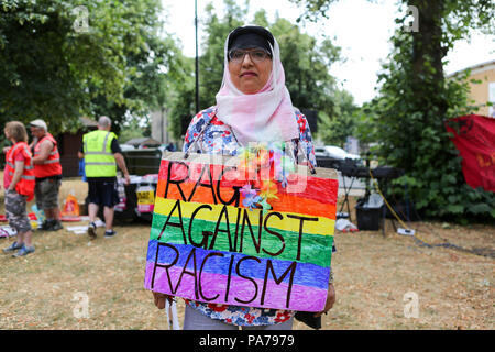 21. Juli 2018. Tommy Robinson Anhänger versammeln sich Parkers Stück für März zu Mittsommer. Ex EDL leader Tommy Robinson ist derzeit eine 10-monatige Gefängnisstrafe wegen Missachtung des Gerichts. Penelope Barritt/Alamy leben Nachrichten Stockfoto