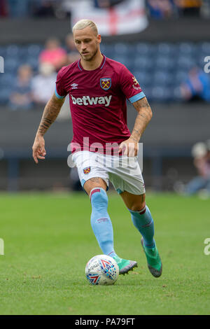 Deepdale, Preston, UK. 21. Juli 2018. Vor Jahreszeit Fußball freundlich, Preston North End gegen West Ham United; Marko Arnautovic West Ham Utd steuert die Kugel Credit: Aktion plus Sport/Alamy leben Nachrichten Stockfoto