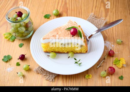 Stachelbeere-Baiser-Kuchen Stockfoto