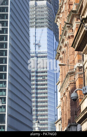 Alte Gebäude und neue Londoner Architektur Stockfoto