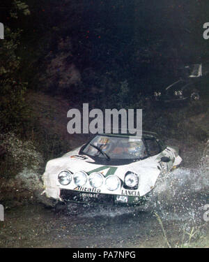 227 Sandro Munari - Lancia Stratos HF Alitalia (1975 Rallye 4 Regionen) Stockfoto