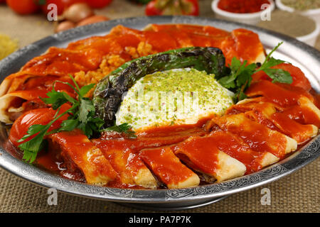 Türkische Lebensmittel Beyti Kebap Stockfoto