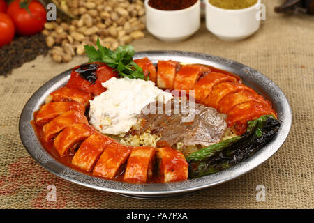 Türkische Lebensmittel Beyti Kebap Stockfoto