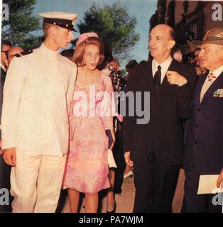 17 Amedeo Di Savoia Aosta e Claudia d'Orléans con Umberto II di Savoia Stockfoto