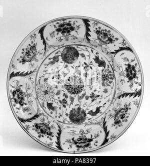 Platte. Kultur: China. Abmessungen: Durchm. 9 7/8 in. (25,1 cm). Datum: Ende des 18. Jahrhunderts. Museum: Metropolitan Museum of Art, New York, USA. Stockfoto