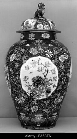 Überdachte Jar. Kultur: China. Abmessungen: H 24. (61 cm). Museum: Metropolitan Museum of Art, New York, USA. Stockfoto