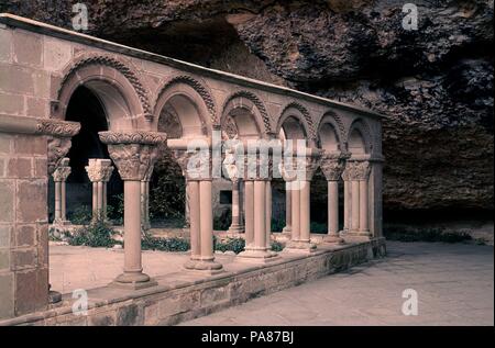 VISTA DEL CLAUSTRO DEL MONASTERIO DE SAN JUAN DE LA PEÑA-SIGLO XII-ROMANICO ESPAÑOL. Lage: MONASTERIO DE SAN JUAN DE LA PEÑA, BOTAYA, HUESCA, SPANIEN. Stockfoto