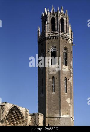 TORRE CAMPANARIO DE LA CATEDRAL VIEJA DE MALLORCA - SIGLO XIV/XV-ARQUITECTURA GOTICA. Autor: GAUTER CHARLES/CASCALLS JAIME/SOLIVELLA GUILLERMO. Lage: CATEDRAL VIEJA, SPANIEN. Stockfoto