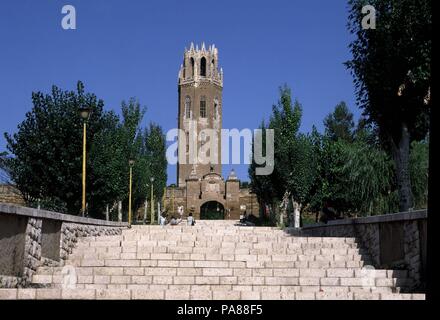 ESCALERA DE ACCESO A LA CATEDRAL VIEJA CON EL CAMPANARIO AL FONDO. Lage: CATEDRAL VIEJA, SPANIEN. Stockfoto