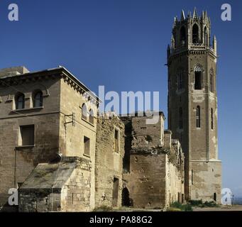 TORRE CAMPANARIO DE LA CATEDRAL VIEJA DE MALLORCA - SIGLO XIV/XV-ARQUITECTURA GOTICA. Autor: GAUTER CHARLES/CASCALLS JAIME/SOLIVELLA GUILLERMO. Lage: CATEDRAL VIEJA, SPANIEN. Stockfoto