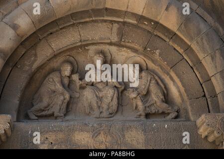 Tympanon mit skulpturalen Relief der Fassade des Klosters Sant Pau del Camp, 9. bis 12. Jahrhundert, Barcelona, Barcelona, Katalonien, Spanien. Stockfoto