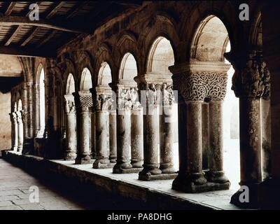 CLAUSTRO ROMANICO DEL SIGLO XII. Lage: COLEGIATA, SANTILLANA DEL MAR, SPANIEN. Stockfoto