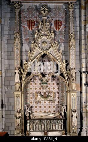 SEPULCRO DE LA REINA ELISENDA DE MONTCADA EN LA IGLESIA DEL MONASTERIO DE PEDRALBES - SIGLO XIV. Lage: MONASTERIO DE PEDRALBES - INTERIEUR, BARCELONA, SPANIEN. Stockfoto