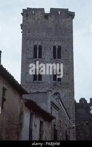 TORRE DEL MONASTERIO DE SANT MIQUEL DE FLUVIA - SIGLO XI-ROMANICO LOMBARDO. Lage: MONASTERIO, SANT MIQUEL DE FLUVIA, SPANIEN. Stockfoto