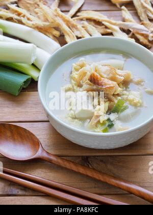 Koreanisches Essen getrocknet Pollack Suppe Stockfoto