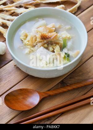 Koreanisches Essen getrocknet Pollack Suppe Stockfoto