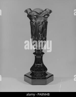 Vase. Kultur: American. Abmessungen: 9 5/8 in. (24,4 cm). Datum: 1840-60. Museum: Metropolitan Museum of Art, New York, USA. Stockfoto