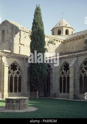 CLAUSTRO GOTICO DEL MONASTERIO DE LA OLIVA - SIGLO XIV. Lage: MONASTERIO DE SANTA MARIA DE LA OLIVA, CARCASTILLO, Navarra, Spanien. Stockfoto