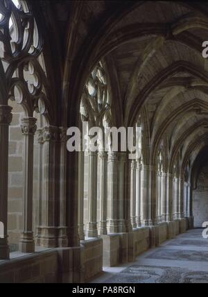 GALERIA INFERIOR DEL CLAUSTRO GOTICO DEL MONASTERIO DE SANTA MARIA DE LA OLIVA - SIGLO XIV. Lage: MONASTERIO DE SANTA MARIA DE LA OLIVA, CARCASTILLO, SPANIEN. Stockfoto