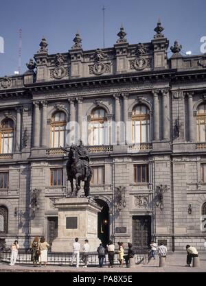 ESCULTURA EN BRONCE DE Carlos IV. von Bourbon (1748-1819) REY DE ESPAÑA Y DE LAS INDIAS - 1803 - ESTATUA ECUESTRE SITUADA EN LA PLAZA MANUEL TOLSA. Autor: Manuel Tolsá (1757-1816). Ort: Außen, Mexiko-stadt, CIUDAD DE MEXICO. Stockfoto