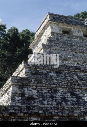 TEMPLO DE LAS INSCRIPCIONES - Vista desde el SUELO. Lage: Tempel der Inschriften, Palenque, CIUDAD DE MEXICO. Stockfoto