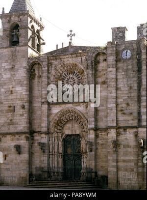 Exterieur - FACHADA PRINCIPAL - IGL REEDIFICADA EN 1434. Lage: Iglesia de San MARTIÑO, NOIA/NOYA, La Coruña, Spanien. Stockfoto