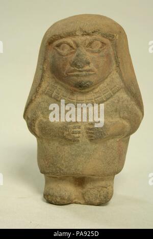 Ständigen Keramik Figur. Kultur: Moche. Abmessungen: H x B: 4 5/8 x 3 in. (11,7 x 7,6 cm). Datum: 3.-5. Jh.. Museum: Metropolitan Museum of Art, New York, USA. Stockfoto
