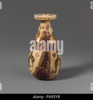 Terrakotta vase alabastron (Parfüm). Kultur: Griechisch, KORINTHISCHEN. Abmessungen: H.2 3/4 in. (7 cm). Datum: Ca. 630-615 v. Chr.. Zwei Tierarten Friese: Vogel- und Wildschwein, Coursing Hounds. Museum: Metropolitan Museum of Art, New York, USA. Stockfoto