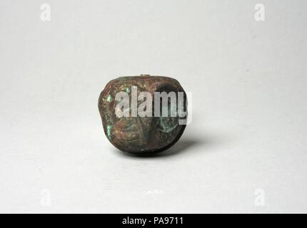 Eule Bell Ornament. Kultur: Moche (Loma Negra). Abmessungen: H x B: 1 5/16 x 1 9/16-in. (3,3 x 4 cm). Datum: 390-450. Museum: Metropolitan Museum of Art, New York, USA. Stockfoto