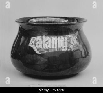 Jar. Kultur: Japan. Abmessungen: H. mit 3 3/4 in. (9,5 cm); Durchm. 5 3/4 in. (14,6 cm). Datum: 1840. Museum: Metropolitan Museum of Art, New York, USA. Stockfoto