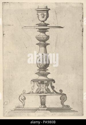 Design für ein Leuchter. Artist: Jacques Androuet Du Cerceau (Französisch, Paris 1510/12-1585 Annecy). Abmessungen: Platte: 11 5/8 x 8 1/4 in. (29,5 × 21 cm) Blatt: 14 11/16 x 10 13/16-in. (37,3 × 27,5 cm). Datum: 1548-49. Dieses Design für einen Leuchter wurde von dem französischen Künstler Jacques Androuet Du Cerceau, war ein produktiver Designer von Architektur, Ornament und die dekorativen Künste. Sein Stil und seine Werke sind vor allem durch die Drucke und Bücher, die er produziert und veröffentlicht in Orléans bekannt. In seinen Werken, die er Französische und Italienische Elemente kombiniert in sehr aufwendigen Designs, die sehr beliebt bei Waren Stockfoto