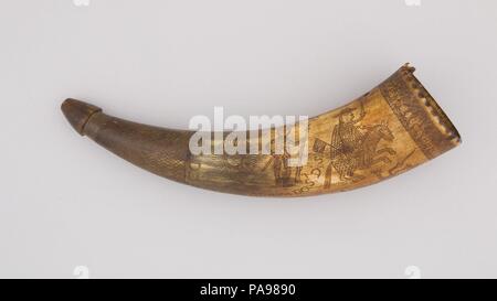 Pulver Horn. Kultur: Mexikanische. Abmessungen: L 12 cm. (31,4 cm); Durchm. 3 in. (7,6 cm); Wt. 7.9 oz. (224 g). Datum: März 10, 1809. Eine Inschrift auf diesem Pulver horn erkennt seinen Besitzer und wahrscheinliche Teekocher wie Benito Pérez Gómez. Vom 1809, die Hupe ist grob mit Geplänkel Soldaten, einschließlich einer Holding eine Muskete und ein anderes Pferd eingraviert. Die Erzengel St. Michael, Gönner und Beschützer der Soldaten, wird der Teufel kämpft. Inschriften Gott Dank und Lob Jesus und Maria. Museum: Metropolitan Museum of Art, New York, USA. Stockfoto