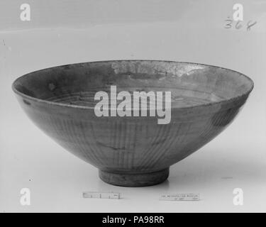 Schüssel. Kultur: China. Abmessungen: Durchm. 6 3/4 in. (17,1 cm); H.2 3/4 in. (7 cm). Museum: Metropolitan Museum of Art, New York, USA. Stockfoto