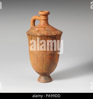 Terrakotta lekythos (Öl Flasche). Kultur: Lydian. Abmessungen: 8 1/8 in. (20,6 cm). Datum: Ende 7.-6. vorchristlichen Jahrhundert. Die Dekoration ist eine Art von marblizing, die für verschiedene, vor allem lokalen favorisiert wurde, Formen in Sardes. Museum: Metropolitan Museum of Art, New York, USA. Stockfoto