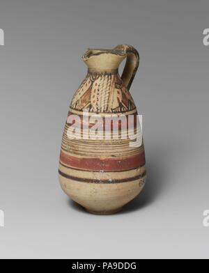 Terrakotta juglet. Kultur: Zypriotische. Abmessungen: H. 4 1/2 in. (11,4 cm). Datum: 600-480 v. Chr.. Sack geformt, mit Bands und Lotus Blumen. Museum: Metropolitan Museum of Art, New York, USA. Stockfoto