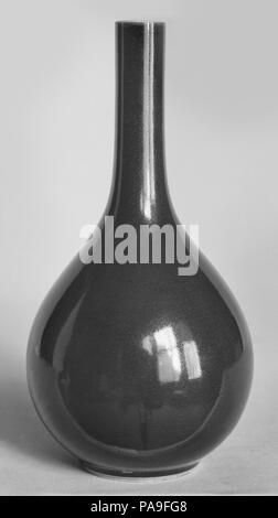 Vase. Kultur: China. Abmessungen: H 11. (27,9 cm). Museum: Metropolitan Museum of Art, New York, USA. Stockfoto