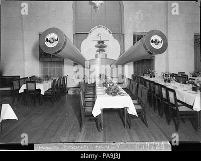 236 11046 SLNSW Mullard Radio Ventile Tableau am Radio Ball zwei Kanonen wie auf ein kriegsschiff Projekt über Ihre Tabelle Stockfoto