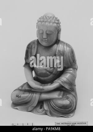 Abbildung des Sakyamuni Buddha. Kultur: China. Abmessungen: H.5 5/16 in. (13,5 cm); W. 3 3/4 in. (9,5 cm); L.2 3/4 in. (7 cm). Museum: Metropolitan Museum of Art, New York, USA. Stockfoto