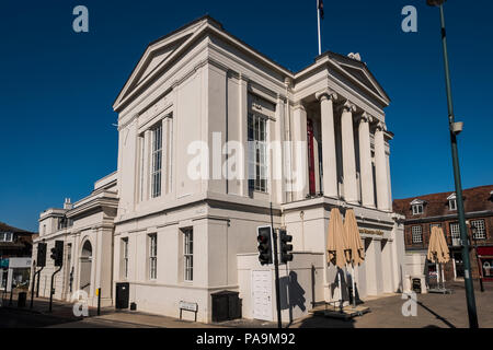 St. Albans Museum + Galerie im ehemaligen Rathaus, St. Peter's Street, St. Albans, Hertfordshire, England, UK untergebracht Stockfoto