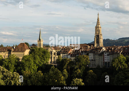Berner Altstadt Skyline mit ihrer Kathedrale in der Schweiz Hauptstadt Stockfoto