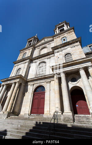 Stadt Boulogne-sur-Mer, Frankreich. Malerische Ansicht des westlichen Fassade und Eingang nach Boulogne-sur-Mer die Notre Dame Basilica. Stockfoto