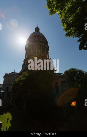 Stadt Boulogne-sur-Mer, Frankreich. Malerische silhouette Blick auf die Kuppel der Basilika Notre Dame. Stockfoto