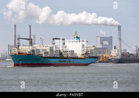 Frachtschiff aus niederländischen Hafen Rotterdam, der größte Seehafen Europas Stockfoto