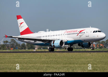 Austrian Airlines Airbus A320-200 mit der Registrierung OE-LBK Just Landed auf Landebahn 18R (Polderbaan) der Flughafen Amsterdam Schiphol. Stockfoto