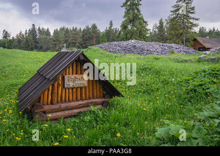 Quelle des heiligen Bruno Stream neben Ruinen der Kartause in Klastorisko Bereich im Slowakischen Paradies im Slowakischen Erzgebirge in der Slowakei Stockfoto