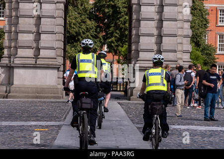 Schutzbleche vom Trinity College geben Sie einen gemeinsamen Raum für Fahrräder. Stockfoto