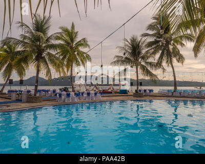 Ambon, Indonesien - 10. Februar 2018: Jäten party in das luxuriöse Resort der tropischen Insel, Ambon, Maluki, Indonesien. Hochzeit Einrichten Stockfoto