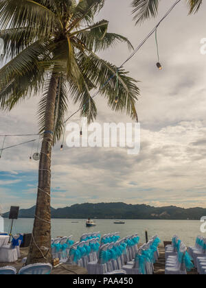 Ambon, Indonesien - 10. Februar 2018: Jäten party in das luxuriöse Resort der tropischen Insel, Ambon, Maluki, Indonesien. Hochzeit Einrichten Stockfoto