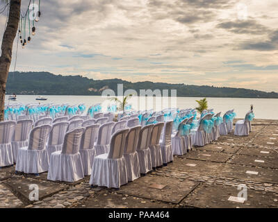 Ambon, Indonesien - 10. Februar 2018: Jäten party in das luxuriöse Resort der tropischen Insel, Ambon, Maluki, Indonesien. Hochzeit Einrichten Stockfoto